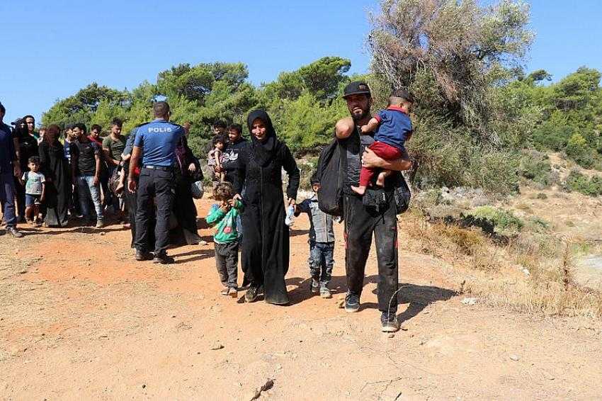 MÜLTECİLER MUZ BAHÇESİNDE YAKALANDI